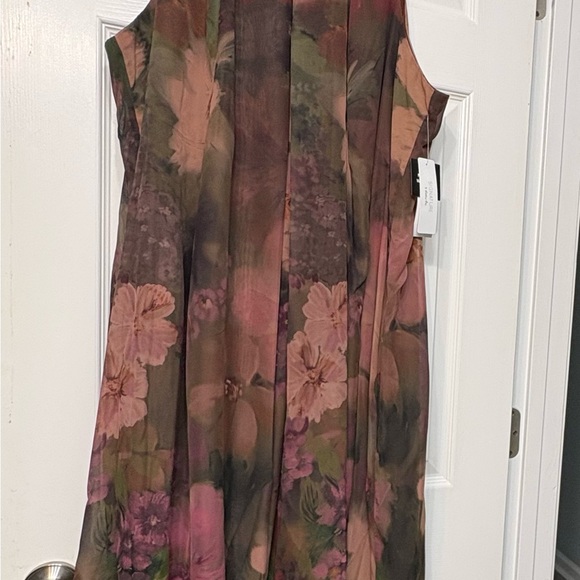 Dress - Picture 3 of 3